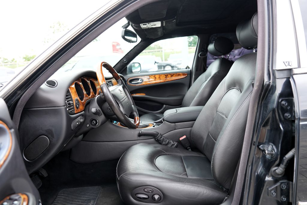 Jaguar XJR