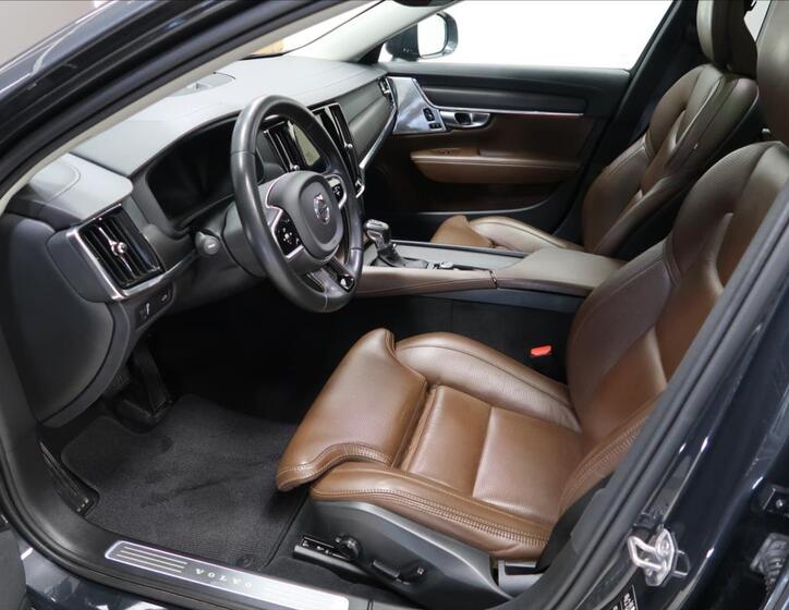 Volvo V90 7