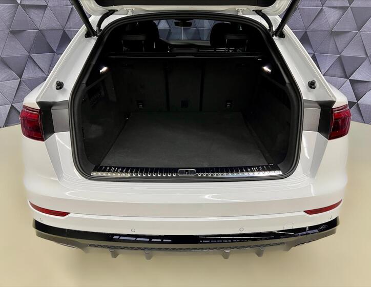 Audi Q8 35