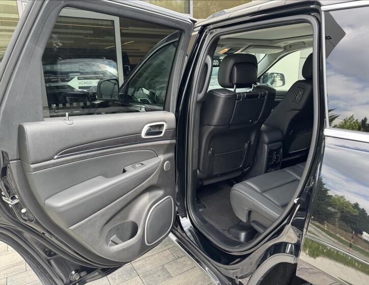 Jeep Grand Cherokee 8