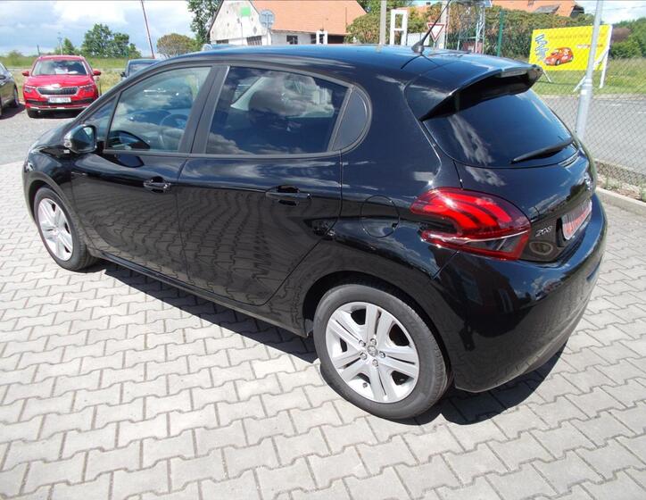 Peugeot 208 12