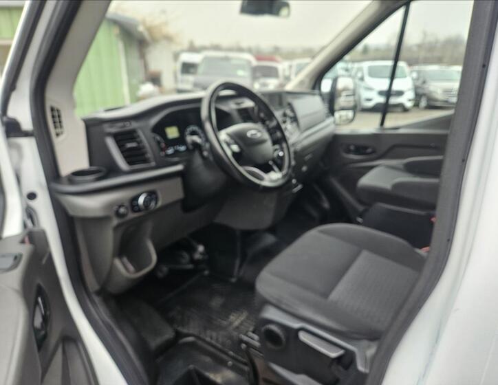 Ford Transit 8