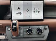Land Rover Defender 26