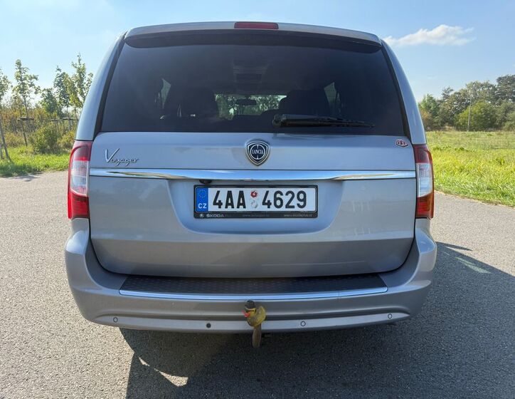 Lancia Voyager 4