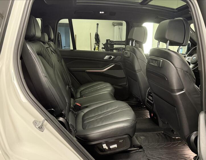 BMW X7 15