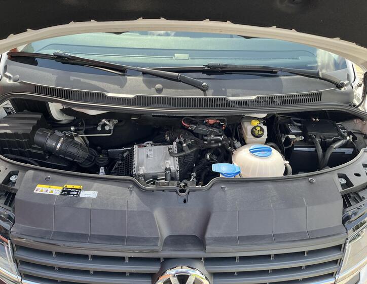 Volkswagen Caravelle 32