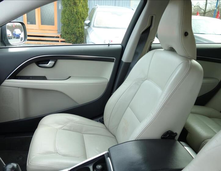 Volvo XC70 11