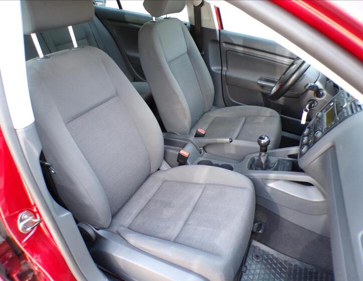 Volkswagen Golf 16