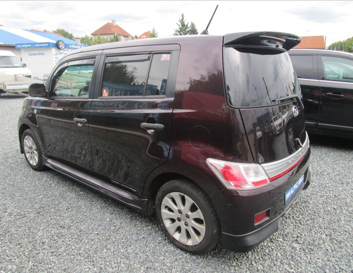 Daihatsu Materia 6