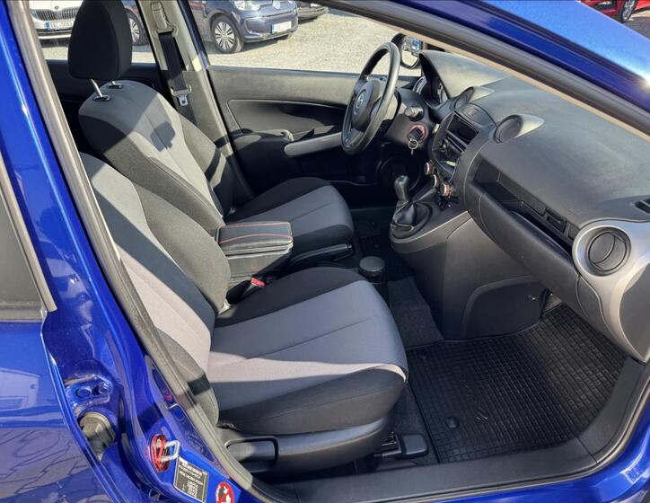 Mazda 2 15