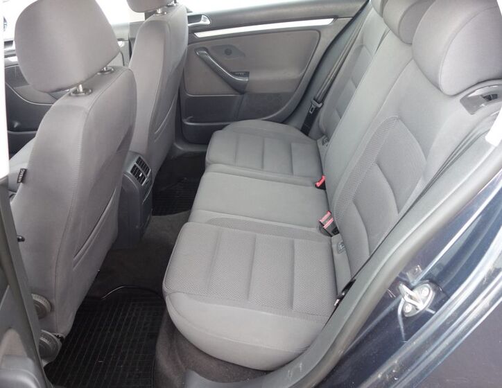 Volkswagen Golf 16