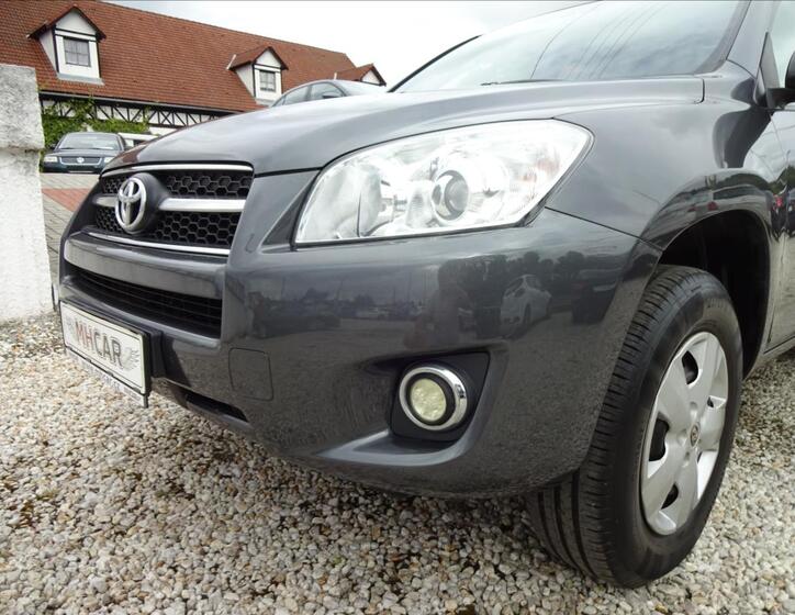 Toyota RAV4 12