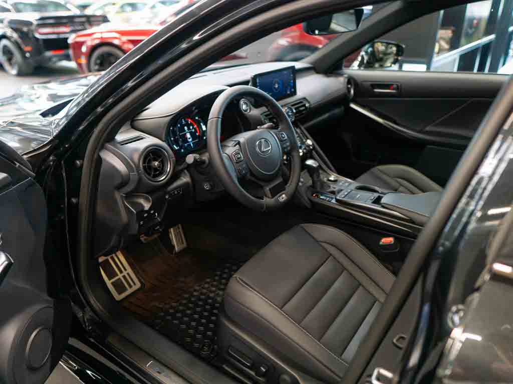 Lexus IS