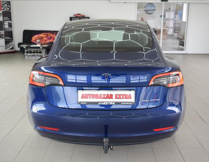 Tesla Model 3 7