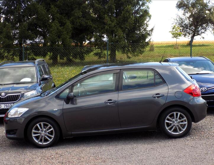 Toyota Auris 13