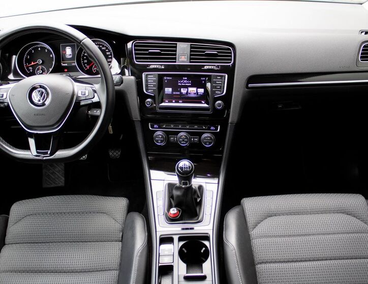 Volkswagen Golf 11