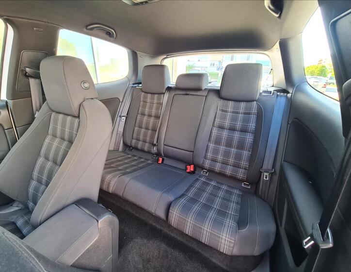 Volkswagen Golf 15