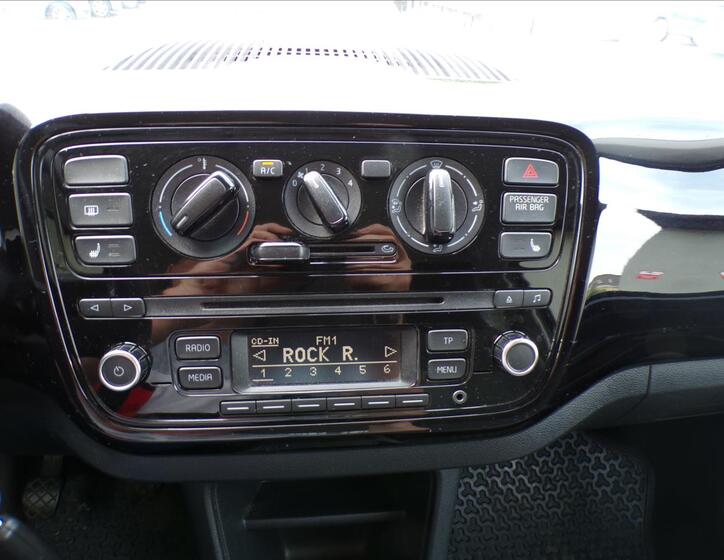 Volkswagen up! 8