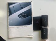 Lexus IS 300h 38