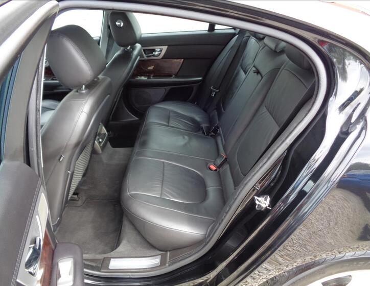Jaguar XF 21