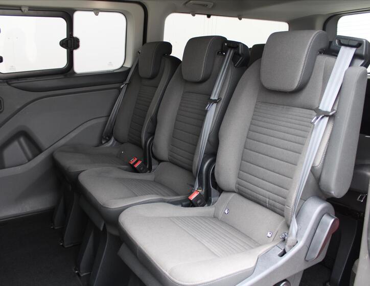 Ford Tourneo Custom 12