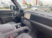 Land Rover Defender 17