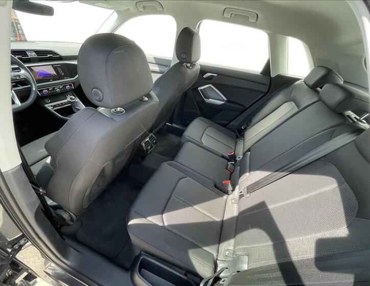 Audi Q3 17