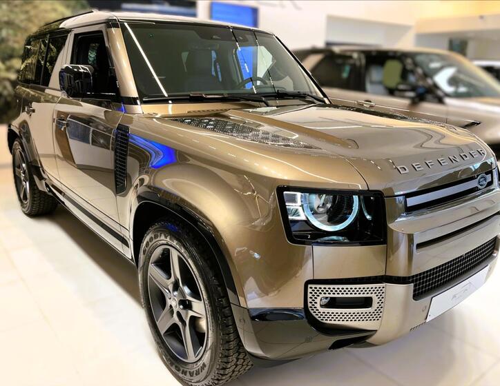 Land Rover Defender 6