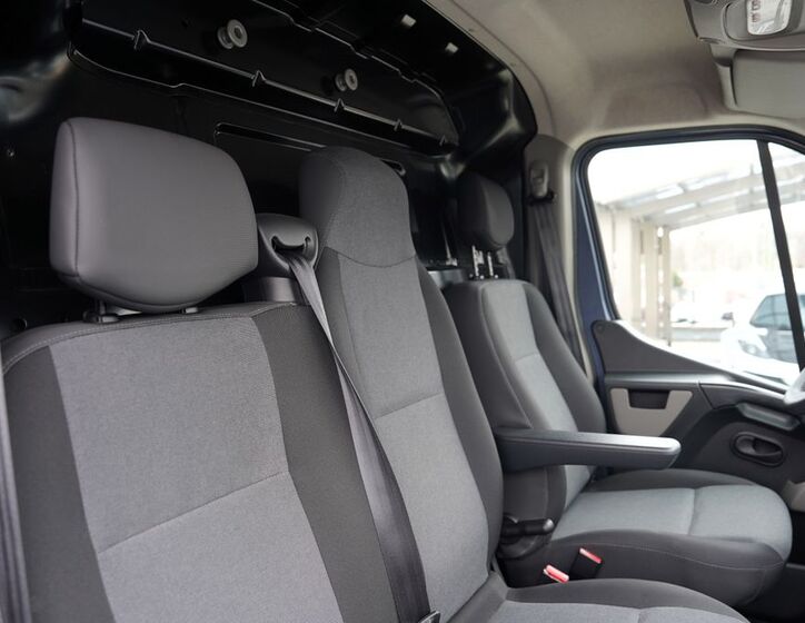 Nissan NV400 23