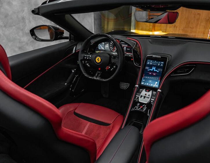 Ferrari Roma 32