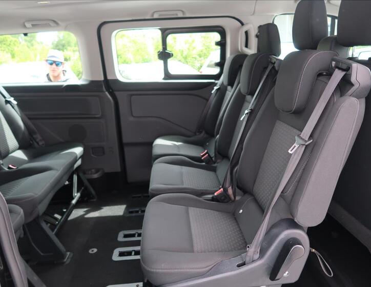 Ford Tourneo Custom 22