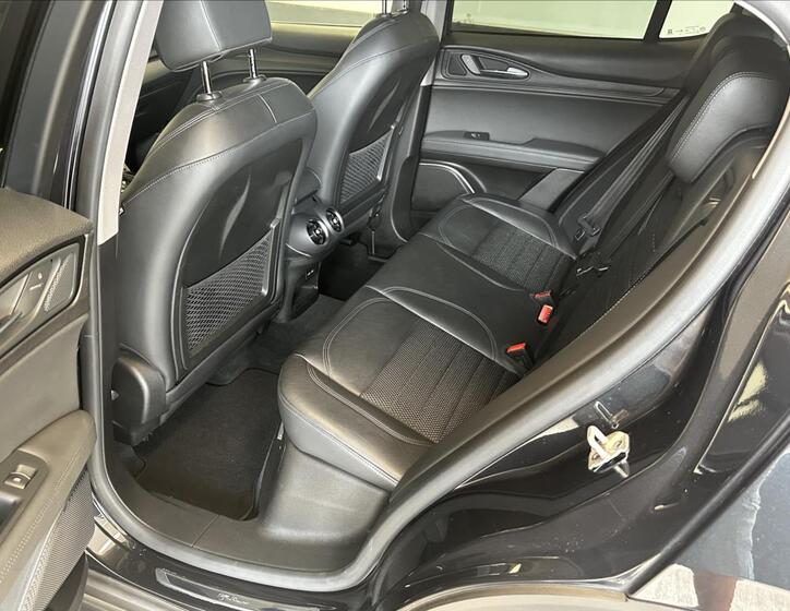 Alfa Romeo Stelvio 16
