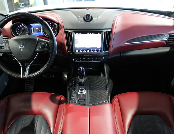 Maserati Levante 13