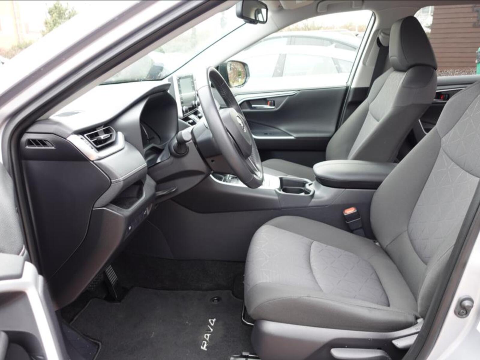 Toyota RAV4 10