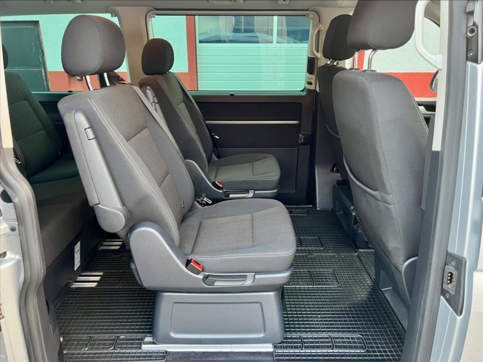 Volkswagen Multivan 17