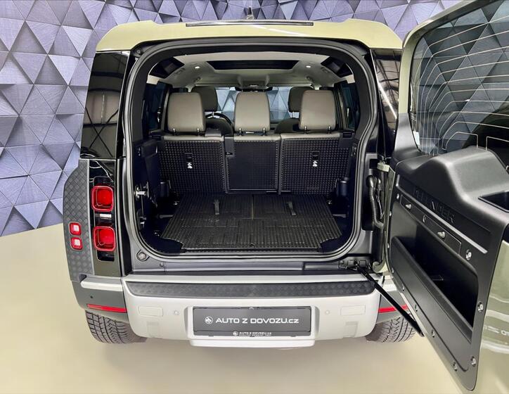 Land Rover Defender 34
