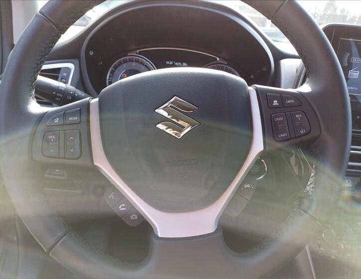 Suzuki S-Cross 15