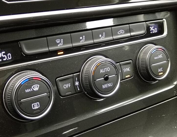 Volkswagen Golf 16