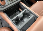 Land Rover Defender 24