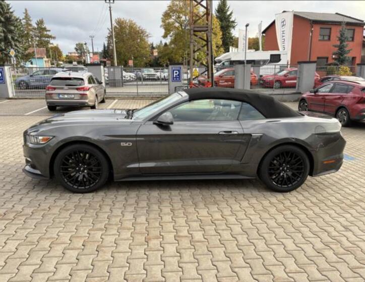 Ford Mustang 4