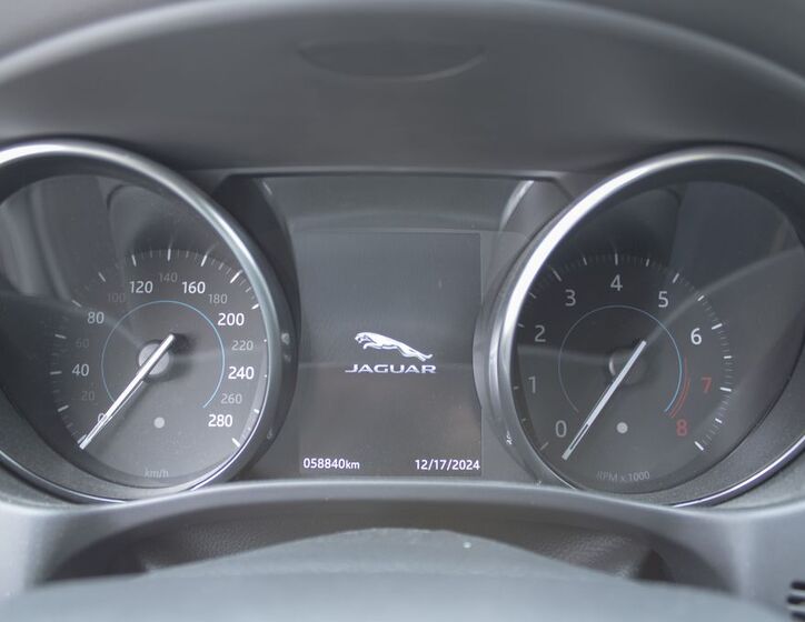 Jaguar XE 12