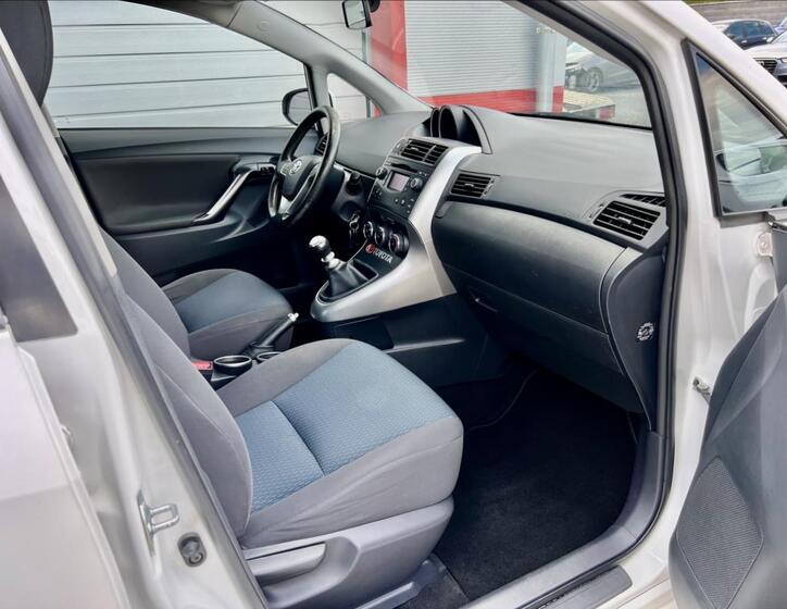 Toyota Verso 20