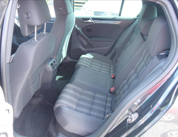 Volkswagen Golf 15