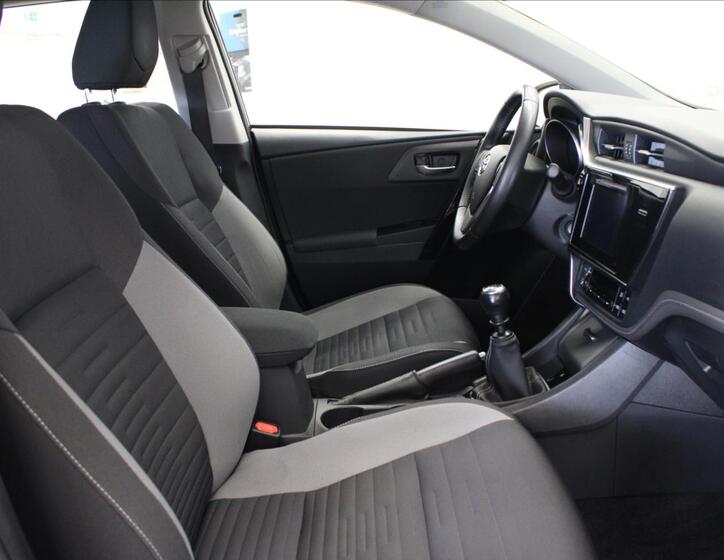 Toyota Auris 12