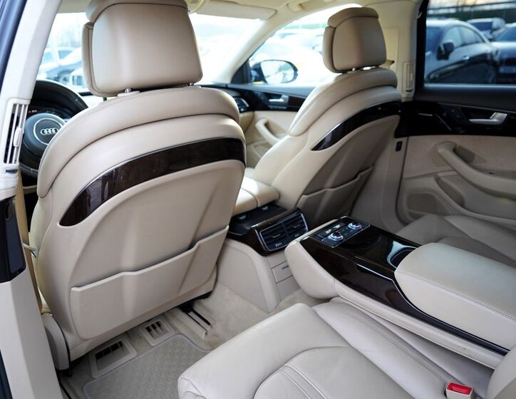 Audi A8 36