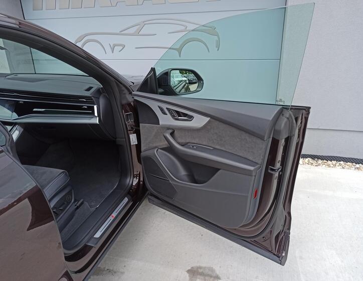 Audi Q8 27