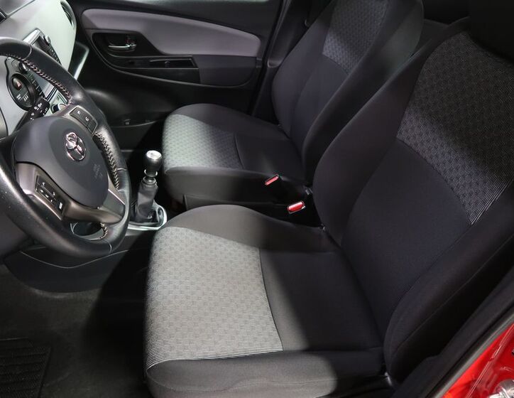 Toyota Yaris 9