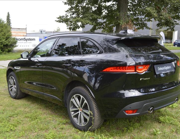 Jaguar F-Pace 7