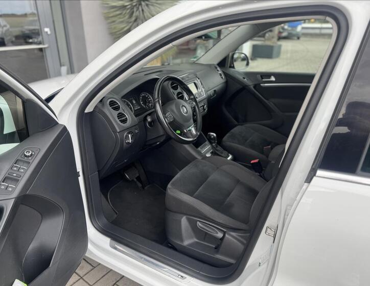Volkswagen Tiguan 9