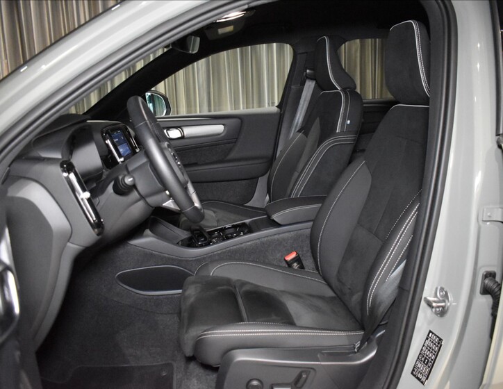 Volvo XC40 8